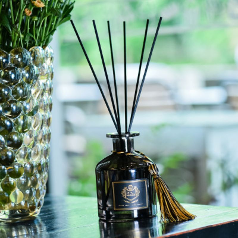 Luxury Customized 200ml clear Matt Black Essential Oil Perfume Glass Reed Diffuser Bottle