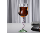 Quickly removes labels from glasses
