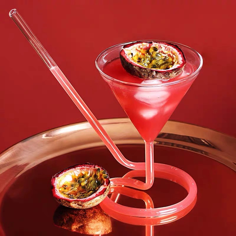 Creative cocktail glass martini glass wine glass with straw