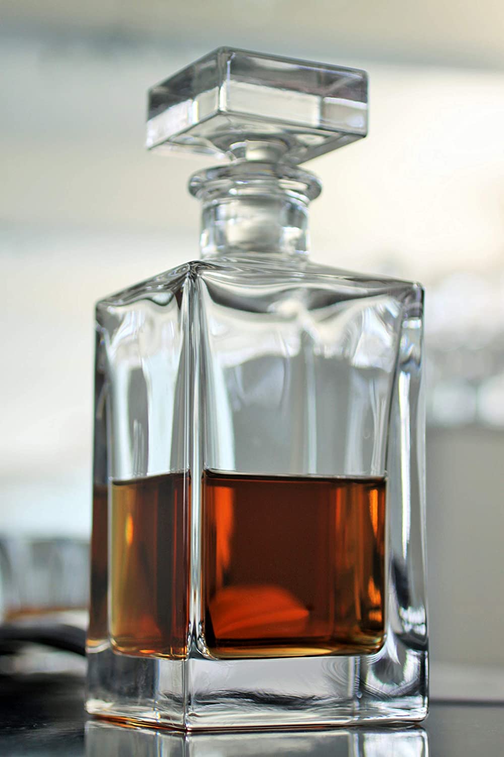 30 Ounces Square Decanter for Whiskey Liquor With Stopper Classic Clear for Wedding Party Bar