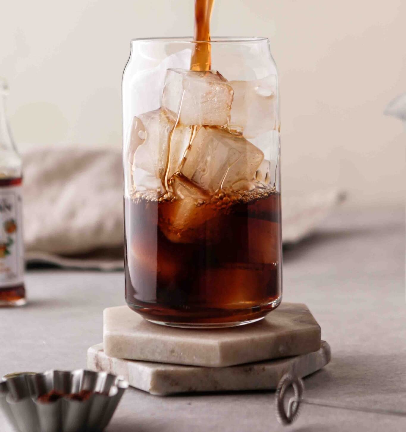 Hot selling coke can craft beer glasses 500 ml for Iced coffee whisky glasses for birthday gift