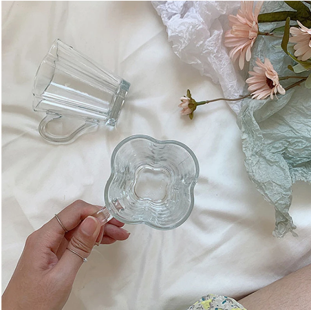 200Ml Nordic Flower-Shaped Transparent Glass with Handle Coffee Cup Water Tea Cocktail Wine Milk Tea Drinking Glass Breakfast