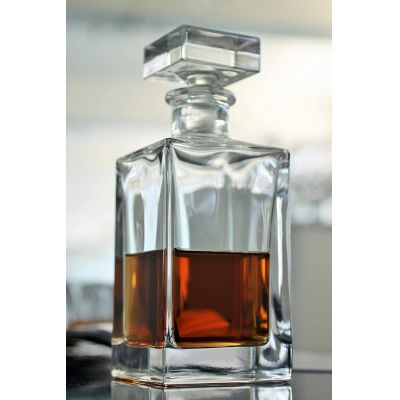 30 Ounces Square Decanter for Whiskey Liquor With Stopper Classic Clear for Wedding Party Bar