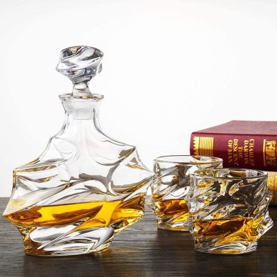 750 ML Glass Decanter with Airtight Geometric Stopper Whiskey Decanter for Wine water and more