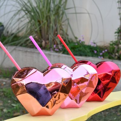 2024 cross-border European and American special-shaped glass water cup creative heart-shaped straw cup